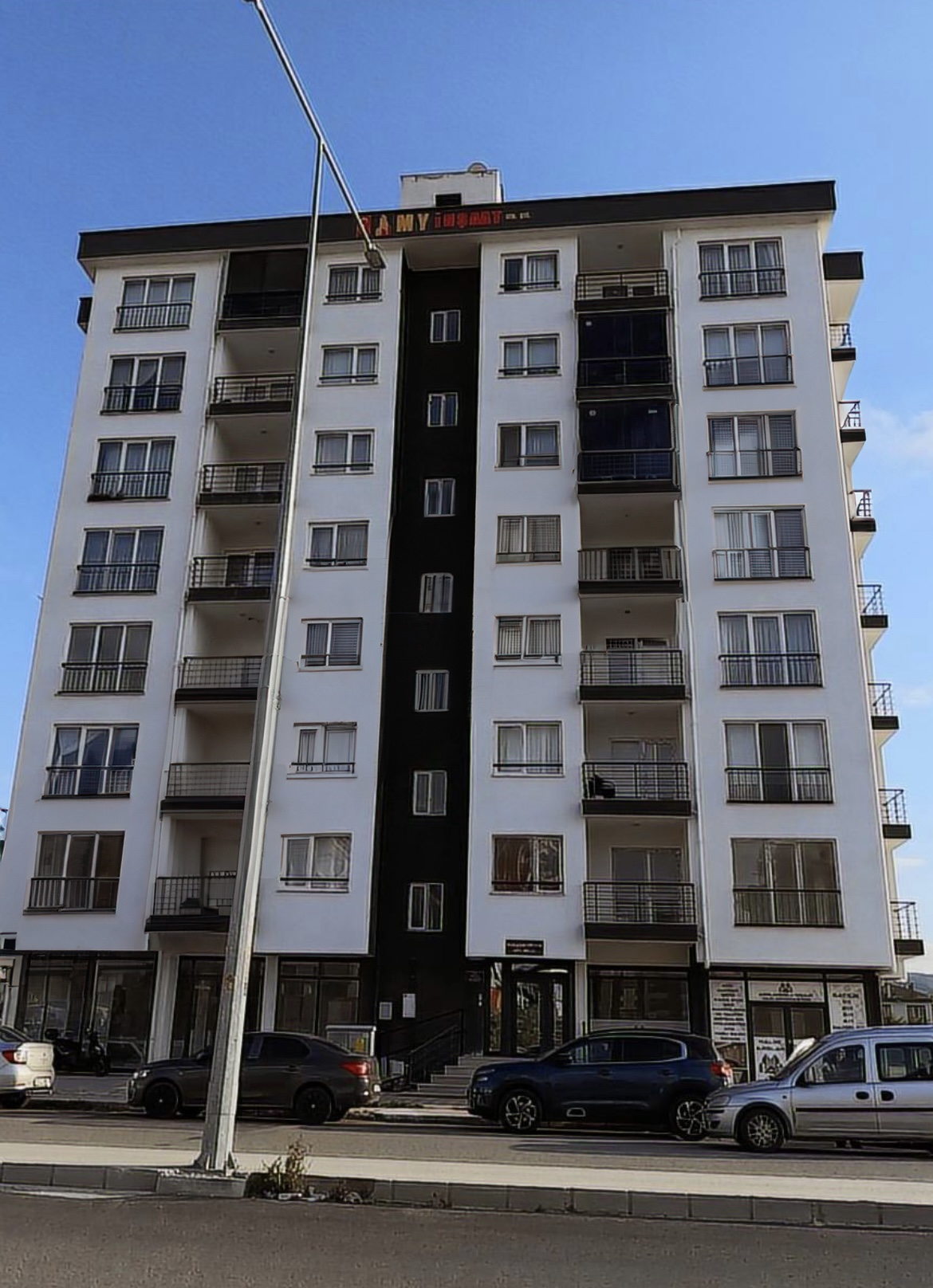ZEYNEP UYGUR APARTMANI